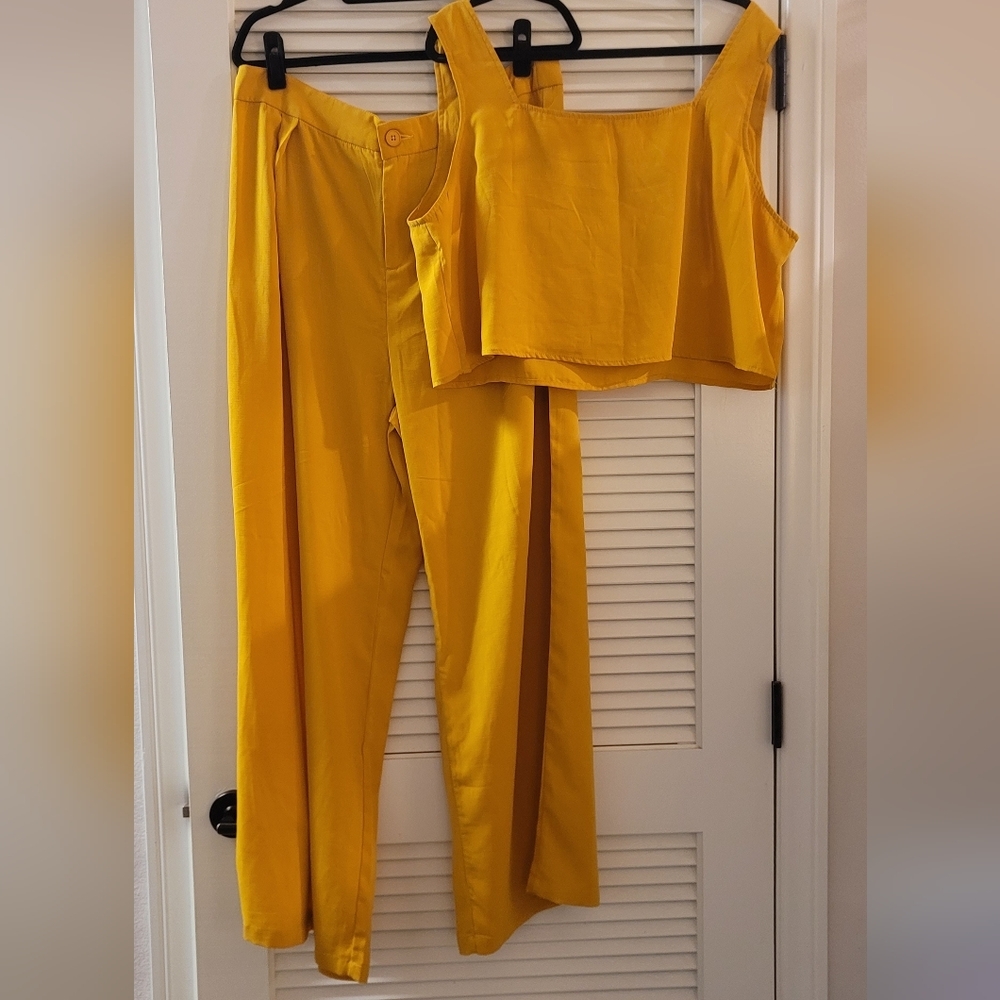 SHEIN- (Plus-Size) Gold Colour Crop Sleeveless Top & Pant Set